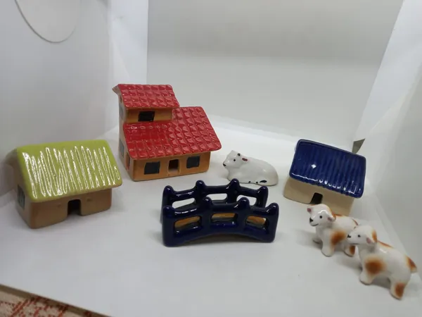 Set_of_of_7_-_Ceramic_Miniature_-_The_Village_Life