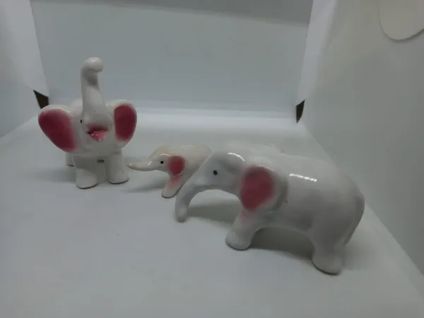 Set_of_of_3_-_Miniature_Ceramic_-_The_Elephant_Family