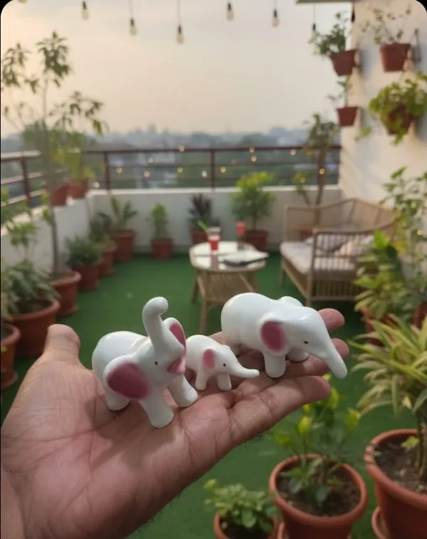 Set_of_of_3_-_Miniature_Ceramic_-_The_Elephant_Family