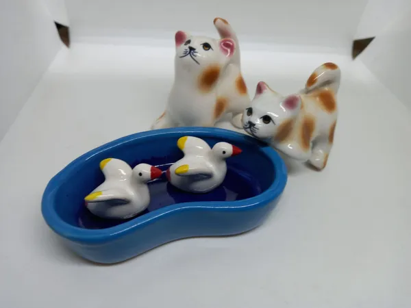 Pack_of_5_Ceramic_miniature-_2_Cats(pose_up-down),2_small_duck_with_1_blue_pond