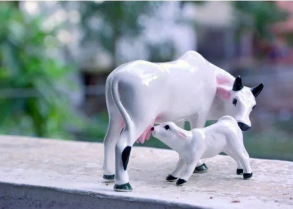 Pack_of_2_Ceramic_Miniature_Standing_Mother_Cow_and_calf