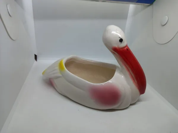 Pack_of_1,White_pelicon_duck_Ceramic_Modern_Planter_For_Home_Decor