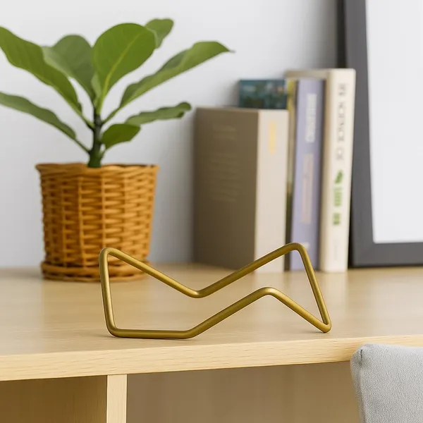 Red_Premium_Modern_Metal_Plant_Pot_For_Home_Decor