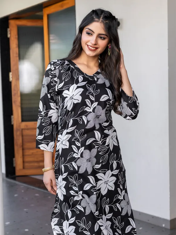 Black_Ethnic_Print_Kurta_Set_With_Pants_For_Women