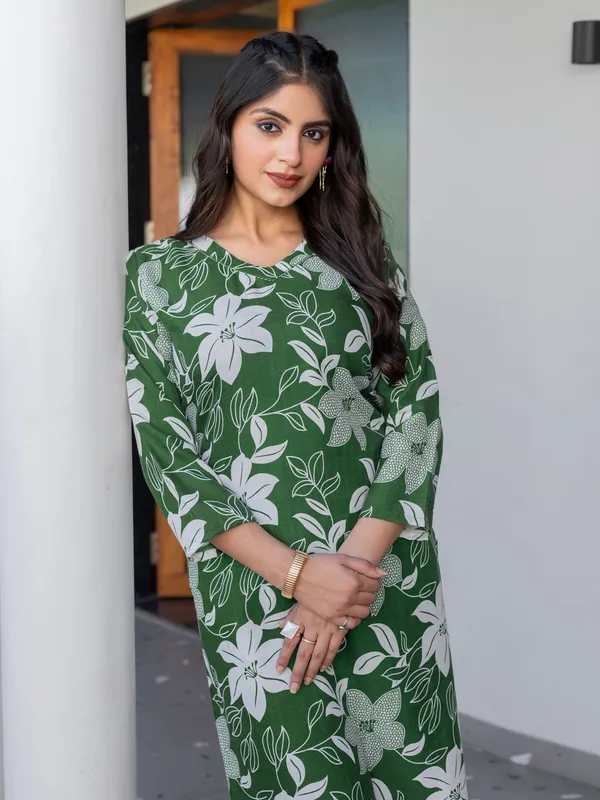 Green_Ethnic_Print_Kurta_Set_With_Pants_For_Women