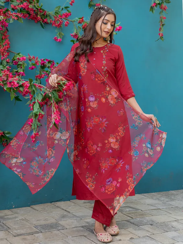 Maroon_Embroidered_Kurta_Set_With_Floral_Printed_Dupatta_For_Women