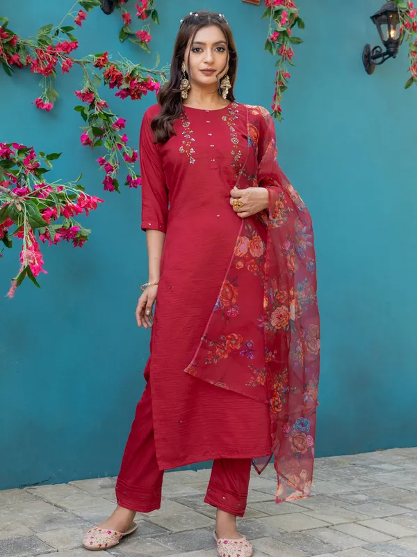 Maroon_Embroidered_Kurta_Set_With_Floral_Printed_Dupatta_For_Women