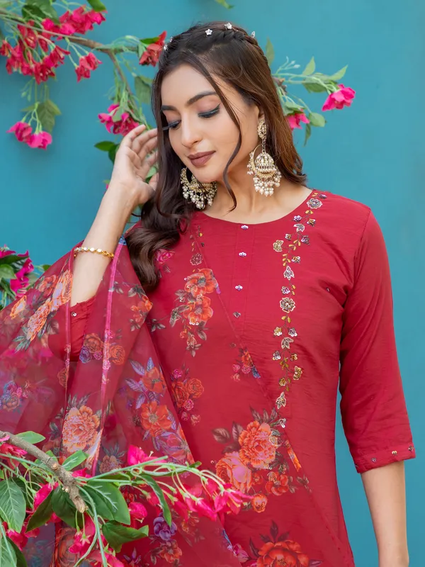 Maroon_Embroidered_Kurta_Set_With_Floral_Printed_Dupatta_For_Women