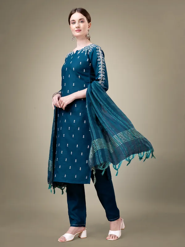 Morpich_Printed_Kurta_Set_With_Pants_And_Striped_Dupatta_For_Women