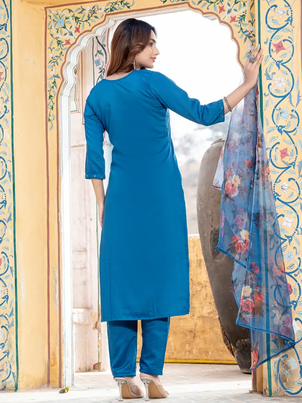 Morpich_Embroidered_Kurta_Set_With_Floral_Printed_Dupatta_For_Women