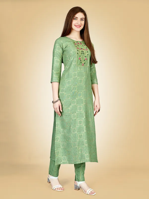 Pista_Ethnic_Print_Kurta_Set_With_Pants_For_Women