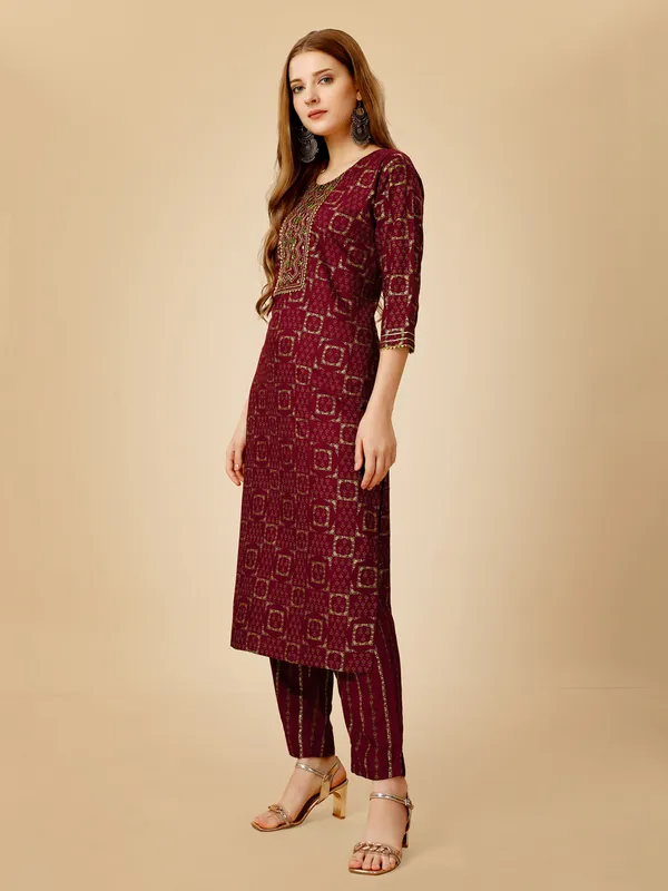 Purple_Ethnic_Print_Kurta_Set_With_Pants_For_Women