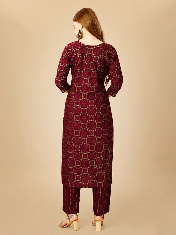 Purple_Ethnic_Print_Kurta_Set_With_Pants_For_Women