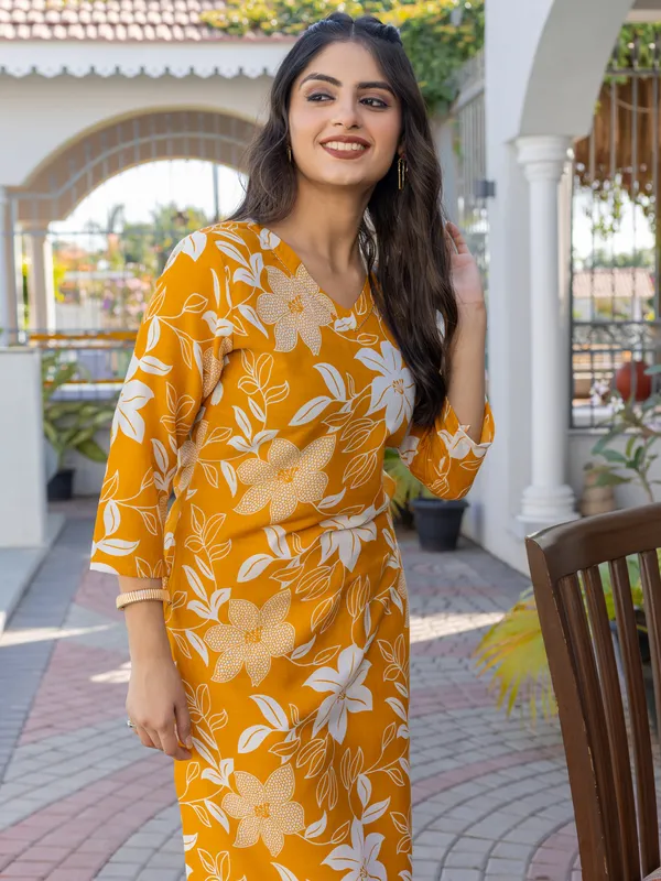 Yellow_Ethnic_Print_Kurta_Set_With_Pants_For_Women