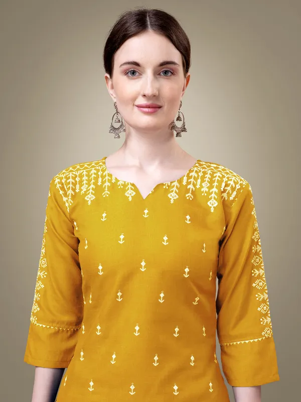 Yellow_Printed_Kurta_Set_With_Pants_And_Striped_Dupatta_For_Women