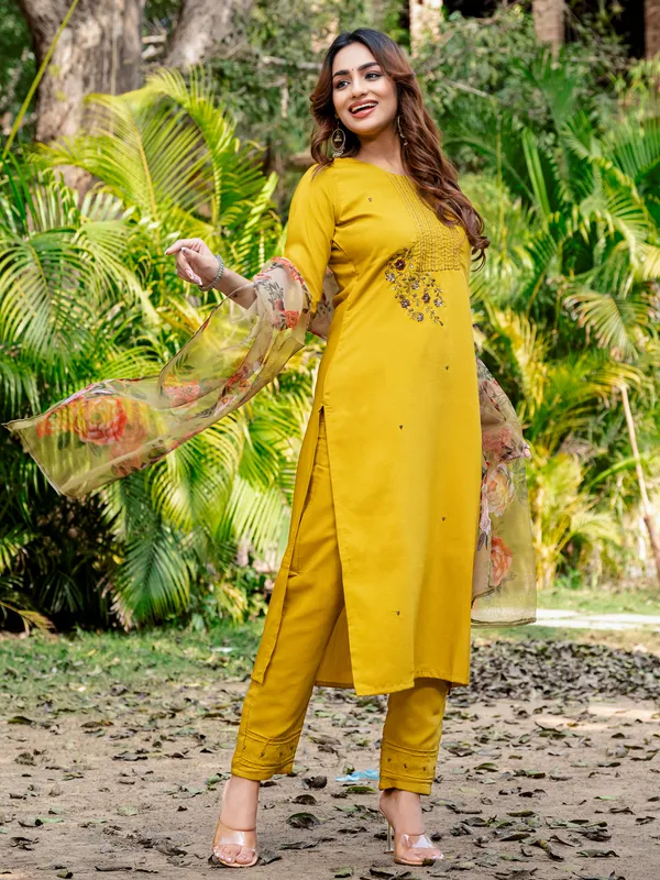 Yellow_Embroidered_Kurta_Set_With_Floral_Printed_Dupatta_For_Women