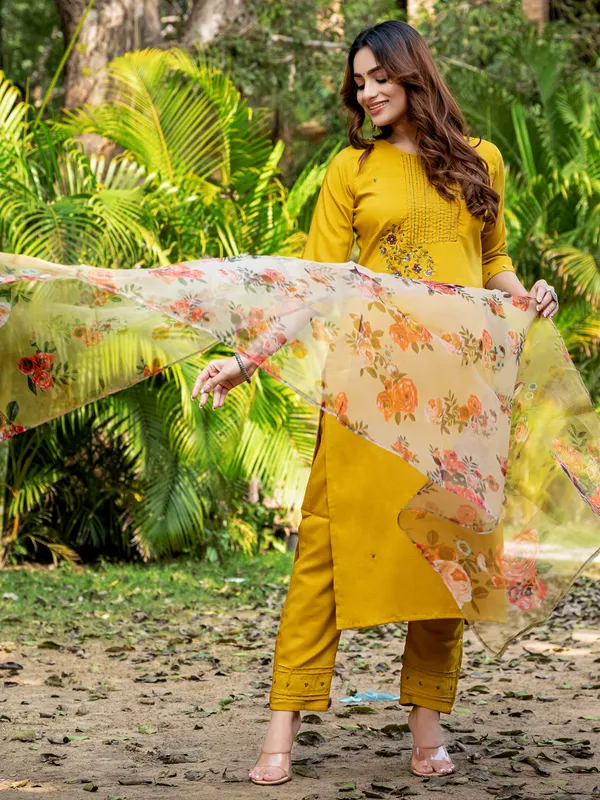 Yellow_Embroidered_Kurta_Set_With_Floral_Printed_Dupatta_For_Women