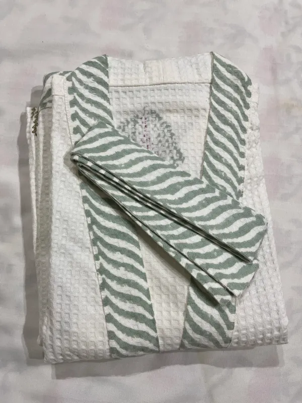 Off_White_Cotton_Waffle_Bathrobe_For_Everyday_Use