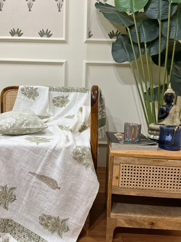 Off_White_Handloom_Cotton_Sofa_Throw_For_Everyday_Use