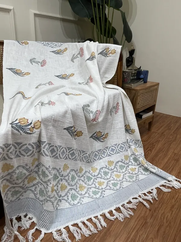 Off_White_Handloom_Cotton_Sofa_Throw_For_Everyday_Use