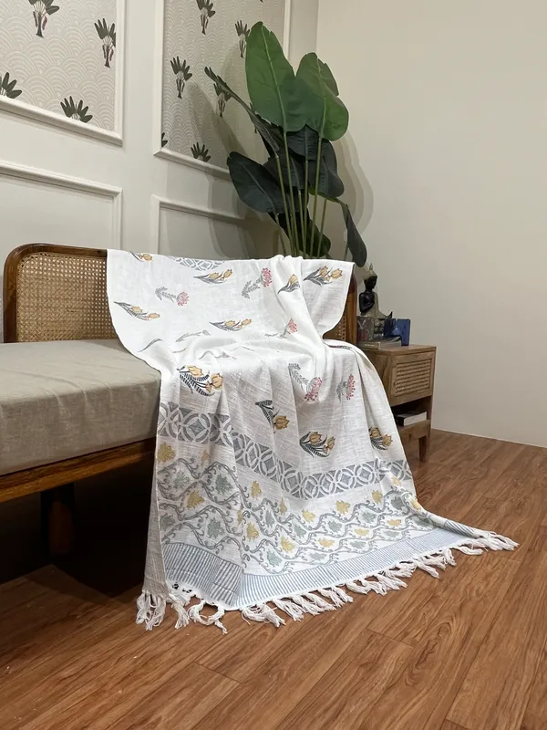 Off_White_Handloom_Cotton_Sofa_Throw_For_Everyday_Use