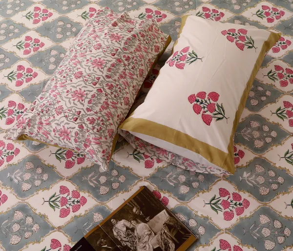 Grey_&_Pink_100%_Cotton_Hand_Block_Bedsheet_King_For_Everyday_Use