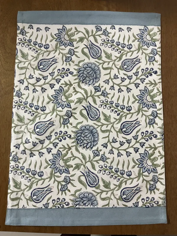 Off_White_Canvas_Mat_Set_For_Everyday_Use