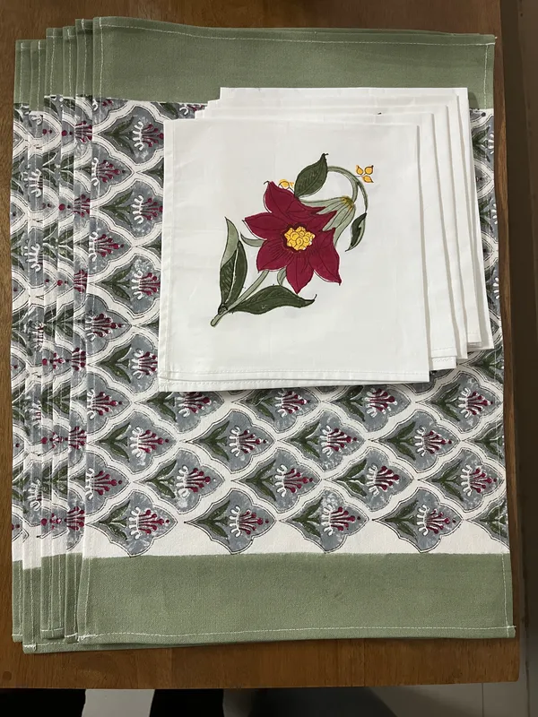 Off_White_Canvas_Mat_Set_For_Everyday_Use