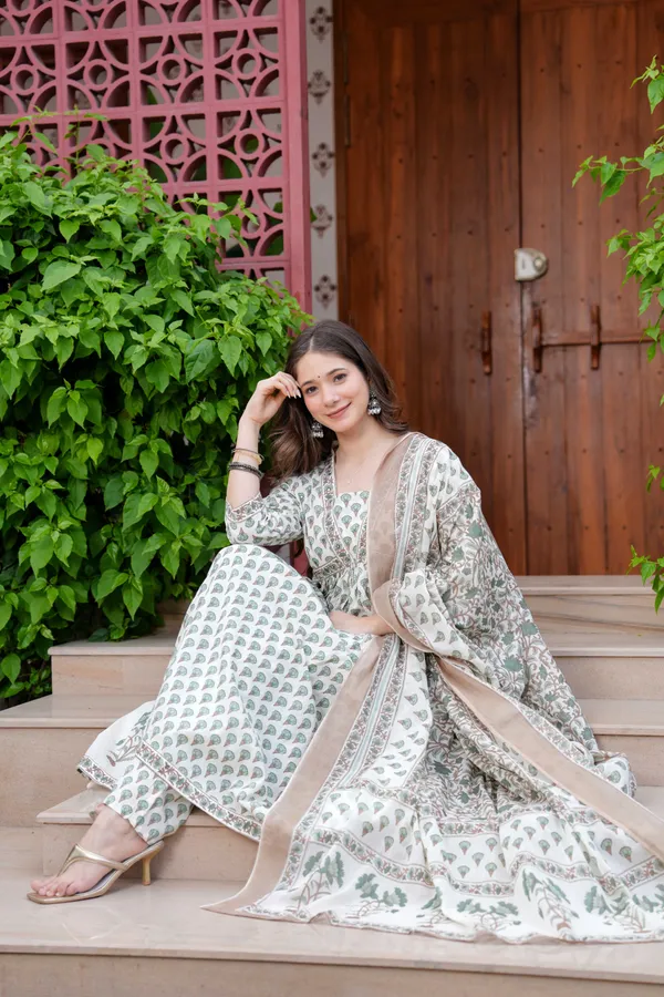 Off_White_Cotton__Kurta_For_Women