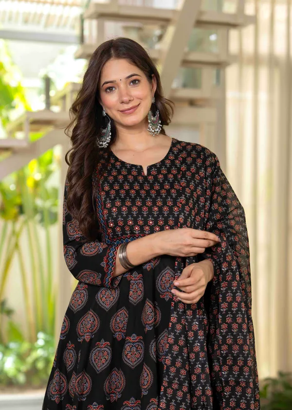 Black_Cotton_Anarkali_Kurta_For_Women