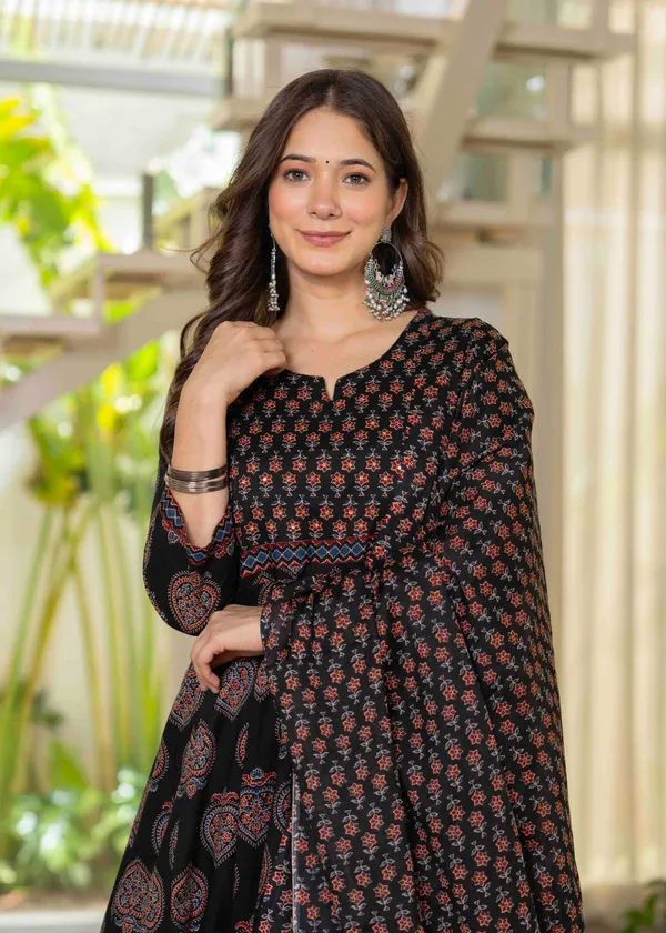 Black_Cotton_Anarkali_Kurta_For_Women