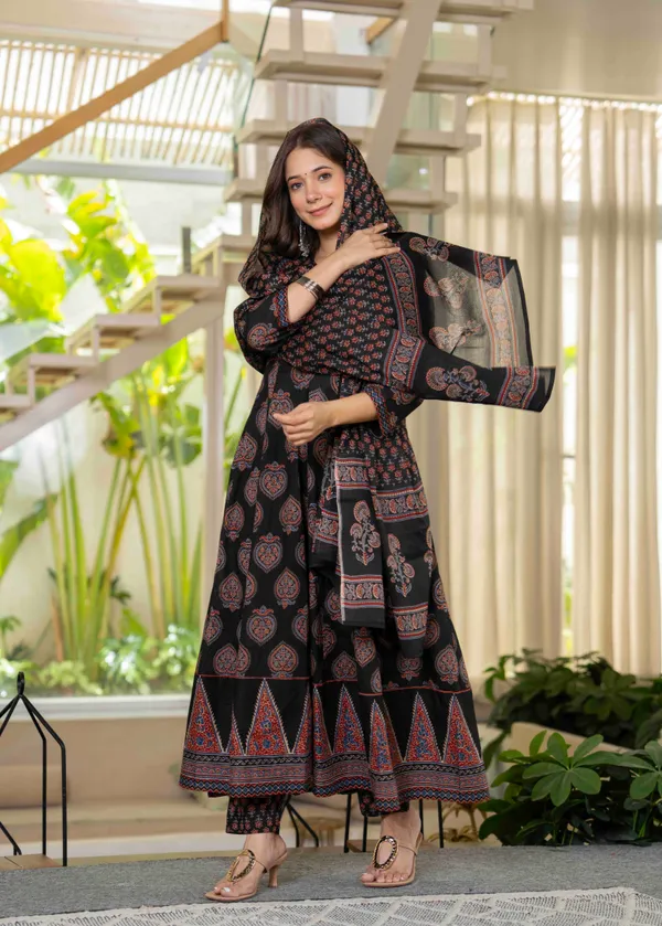 Black_Cotton_Anarkali_Kurta_For_Women