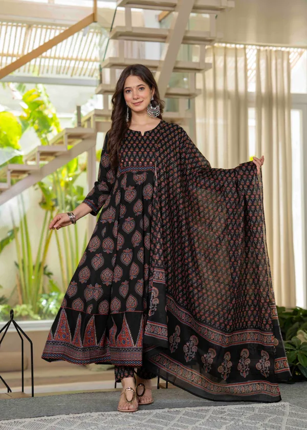 Black_Cotton_Anarkali_Kurta_For_Women