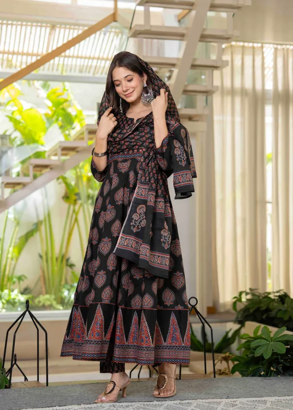 Black_Cotton_Anarkali_Kurta_For_Women