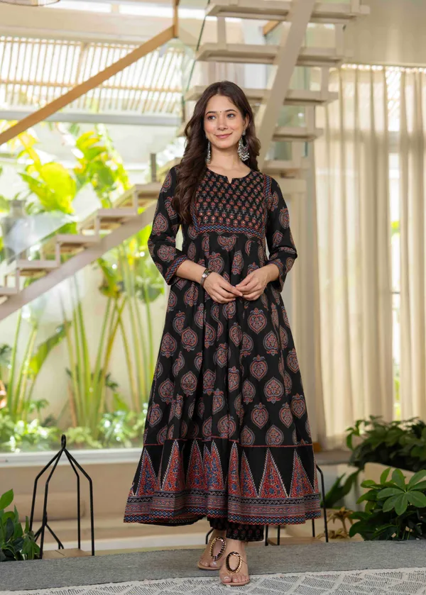 Black_Cotton_Anarkali_Kurta_For_Women
