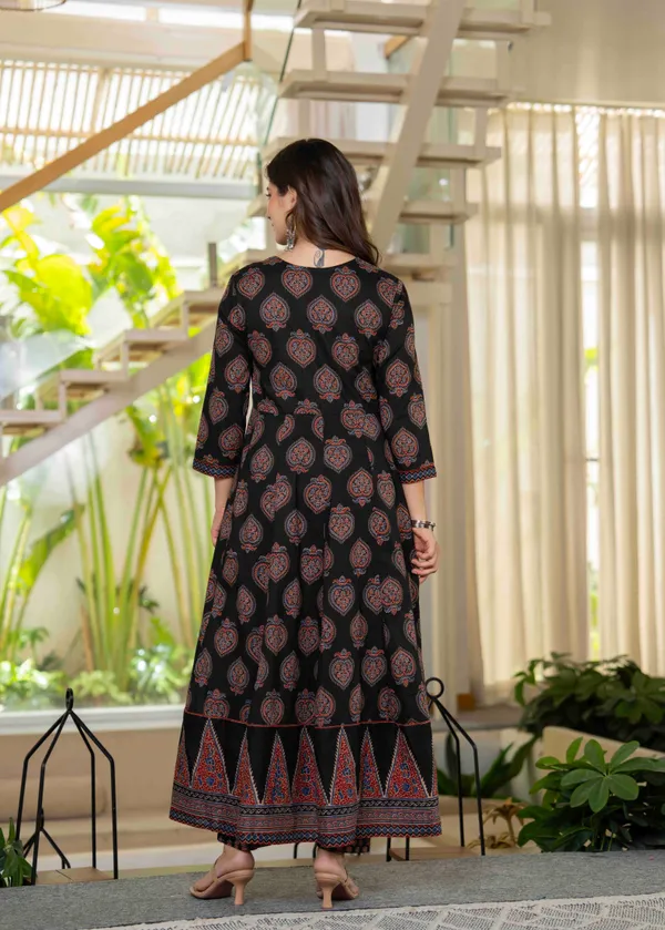 Black_Cotton_Anarkali_Kurta_For_Women