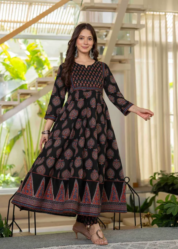 Black_Cotton_Anarkali_Kurta_For_Women