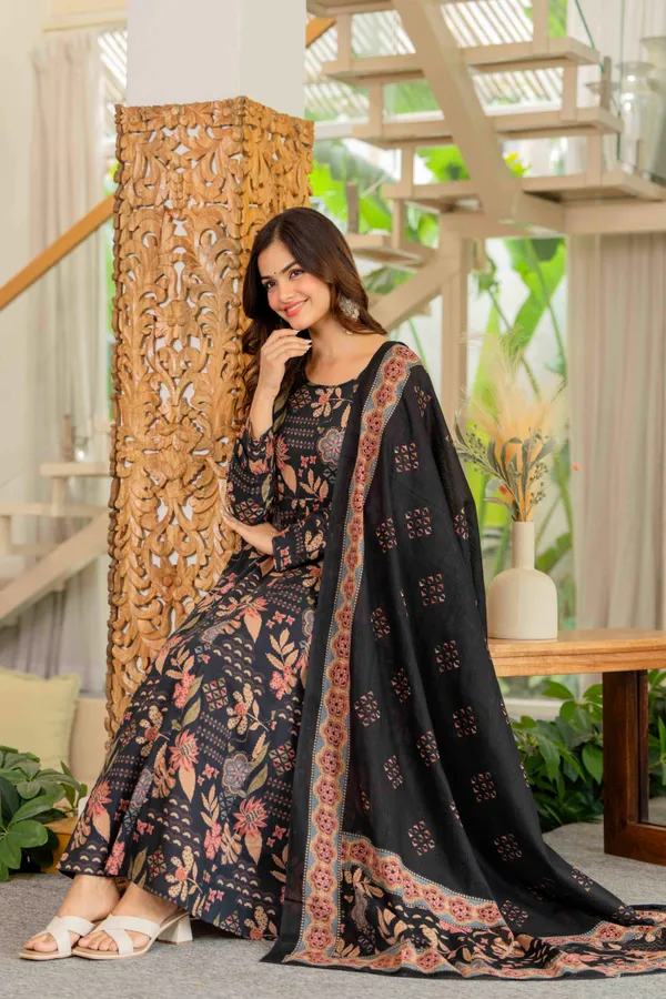 Black_Cotton_Anarkali_Kurta_For_Women