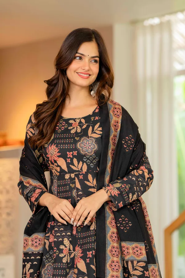 Black_Cotton_Anarkali_Kurta_For_Women