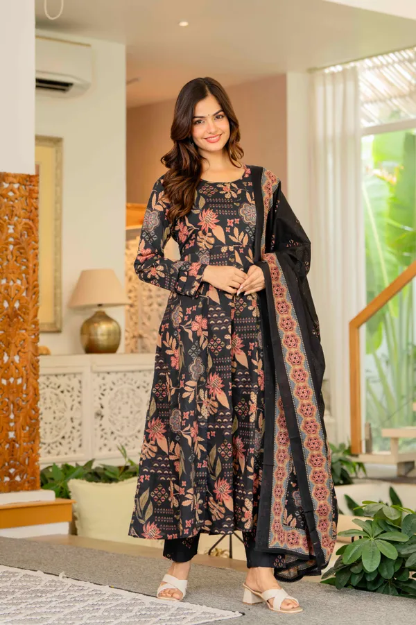 Black_Cotton_Anarkali_Kurta_For_Women
