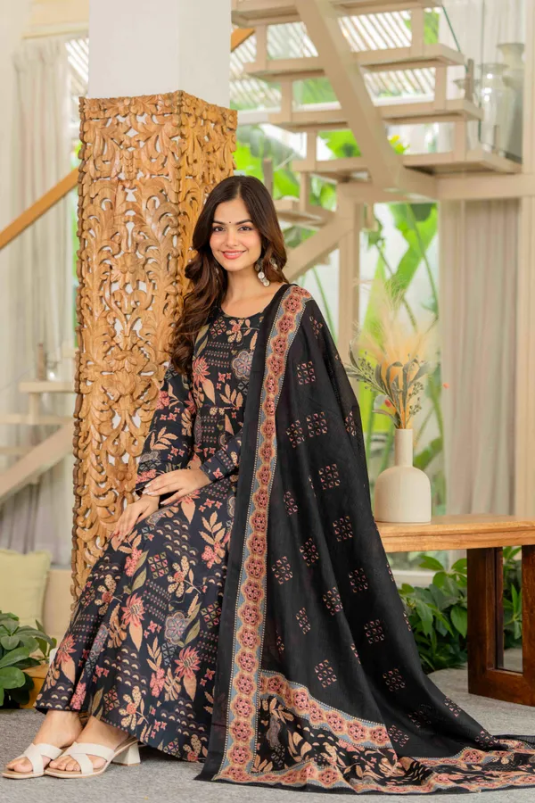 Black_Cotton_Anarkali_Kurta_For_Women
