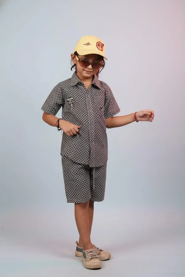Brown_Printed_Co-Ord_Set_For_Kids_With_Yellow_Cap_And_Sunglasses