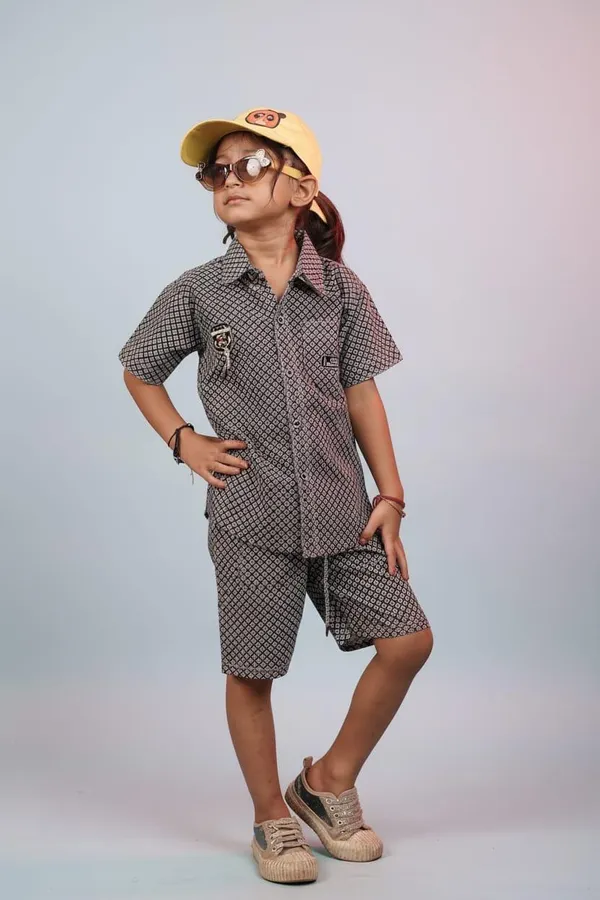 Brown_Printed_Co-Ord_Set_For_Kids_With_Yellow_Cap_And_Sunglasses