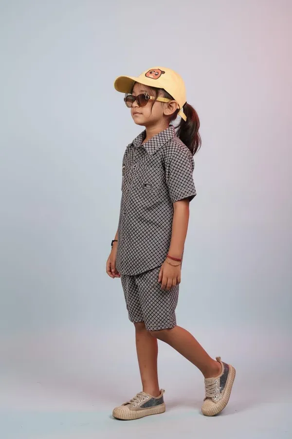 Brown_Printed_Co-Ord_Set_For_Kids_With_Yellow_Cap_And_Sunglasses