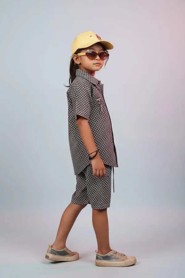 Brown_Printed_Co-Ord_Set_For_Kids_With_Yellow_Cap_And_Sunglasses