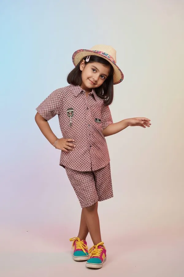 Brown_Printed_Co-Ord_Set_For_Girls_With_Straw_Hat