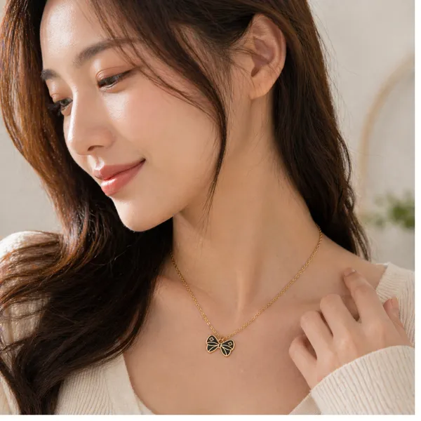 Beautiful_Bow_Pendant_For_Women_&_Girls_