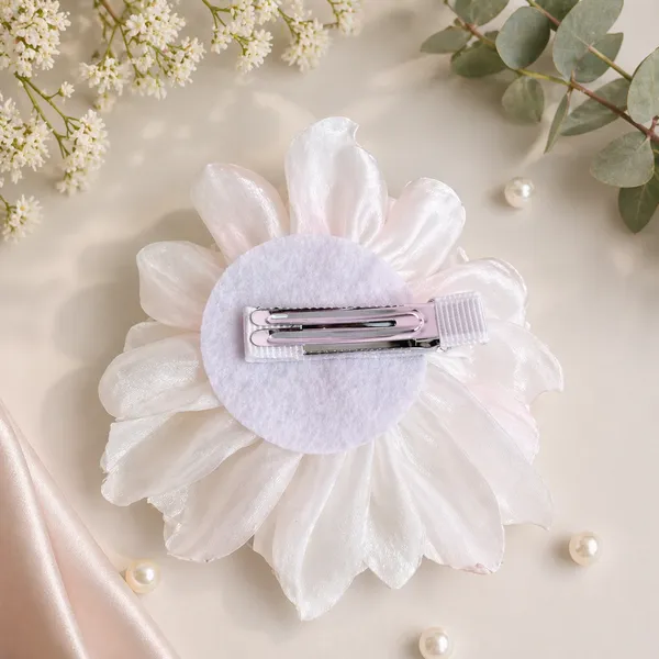 Beautiful_Flower_Hairclip_For_Women_&_girls,_White_Colour_