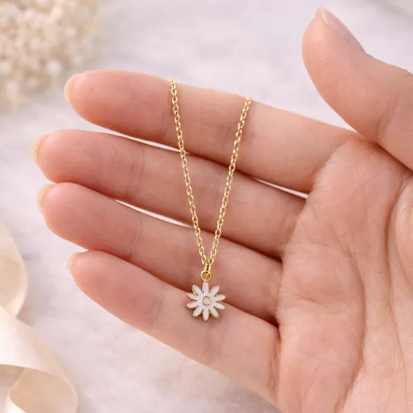 Minimal_White_Daisy_Flower_Pendant_Necklace_for_Women_|_Anti-Tarnish_Stainless_Steel_Gold_Chain_|_Korean_Style_Cute_Floral_Jewelry_|_everyday_wear_&_Gift_for_Girls_|_Gift_For_Women_and_Girls