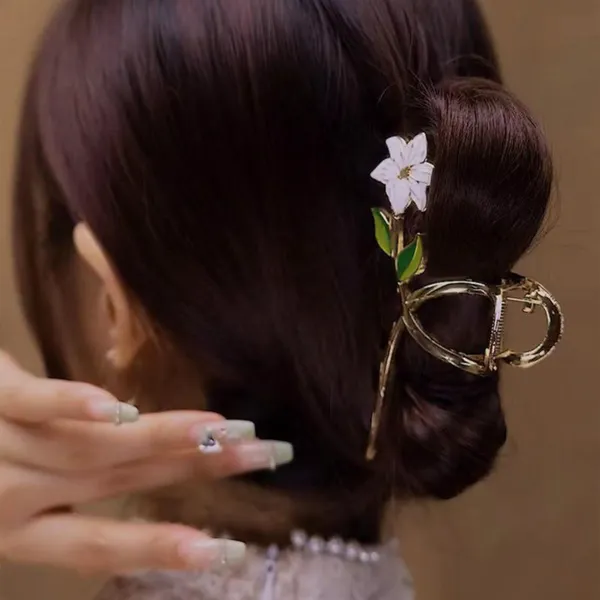 White_Metal_Flower_Clutcher_for_Women_Lightweight_&_Strong_Korean_Claw_Clip_with_Smooth_Edges_Gift_for_Girls